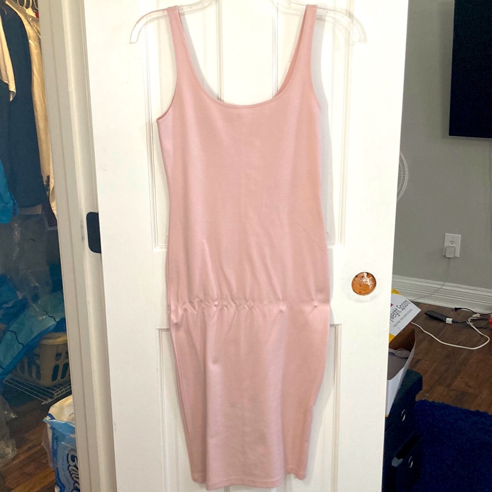 Forever 21 fitted sleeveless light pink dress